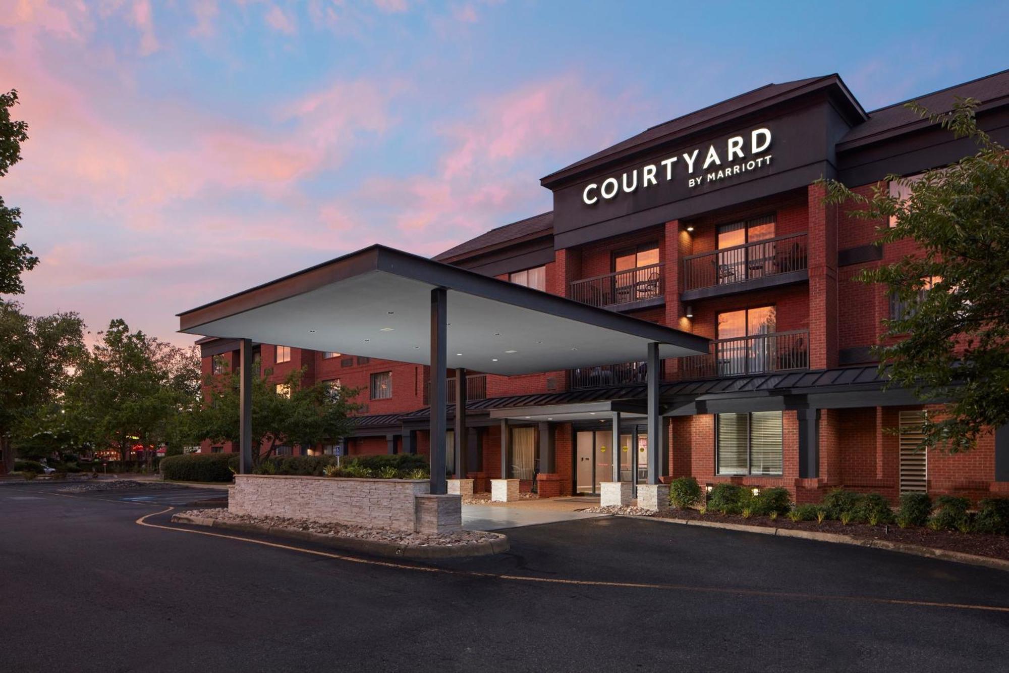 Courtyard Newport News Yorktown Hotel Exterior photo