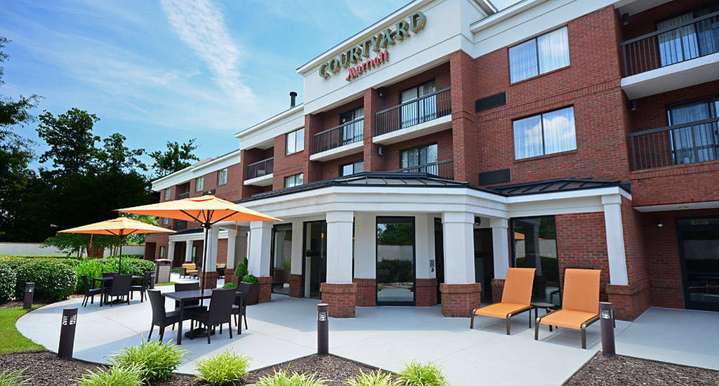 Courtyard Newport News Yorktown Hotel Exterior photo